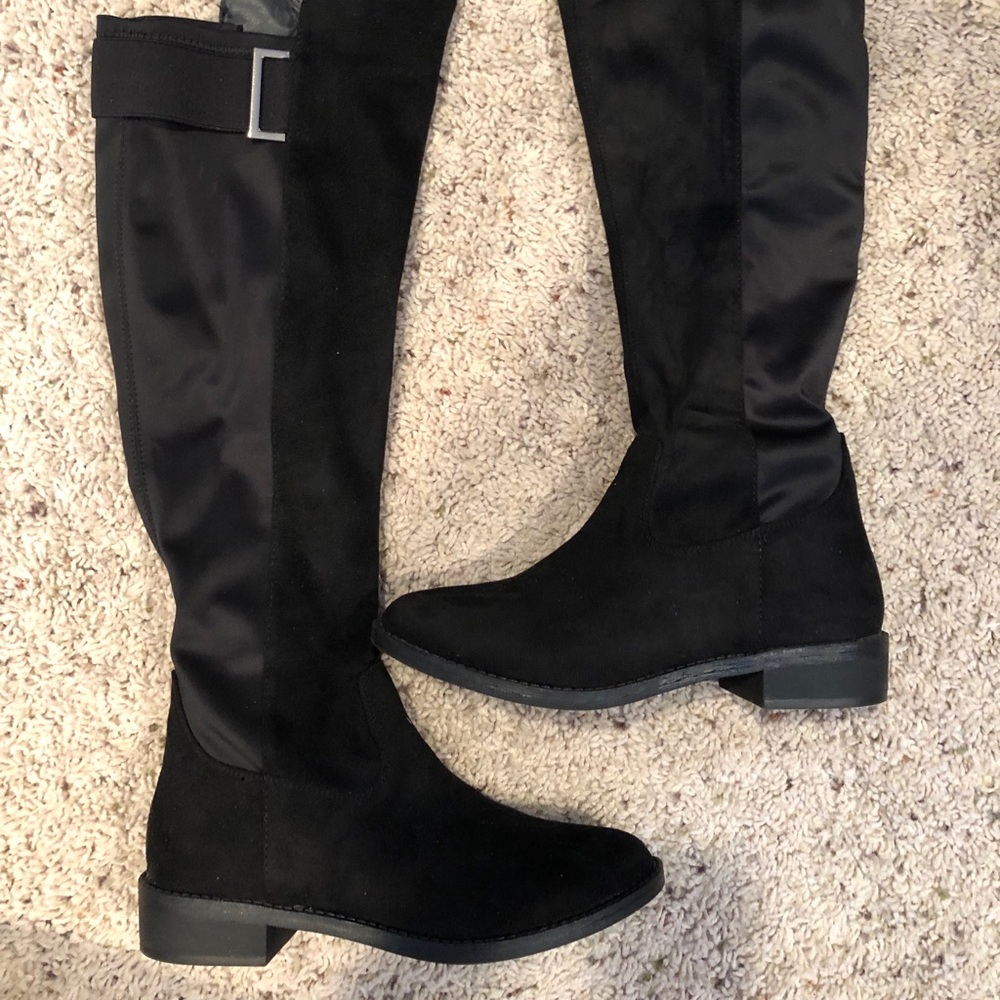 Women’s suede black boots size 8